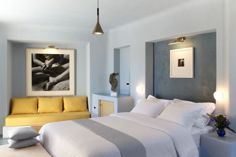 Voreina Gallery Suites 6/50