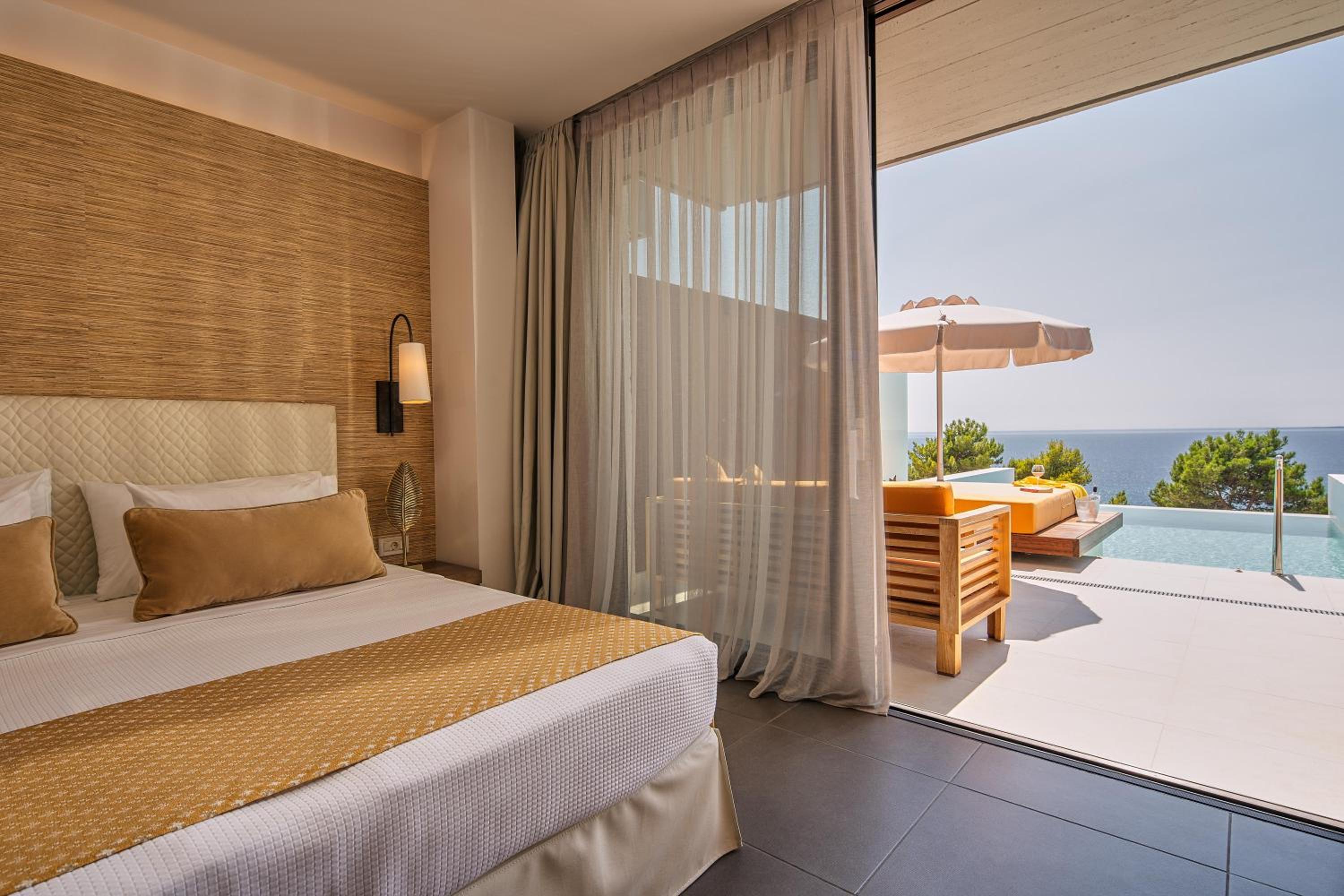 Suite, Private Infinity Pool