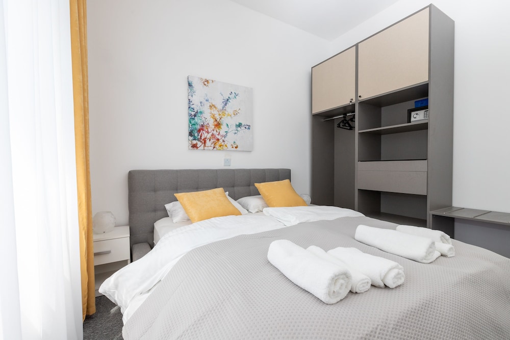 Tesla Boutique Apartments & Rooms 7/50