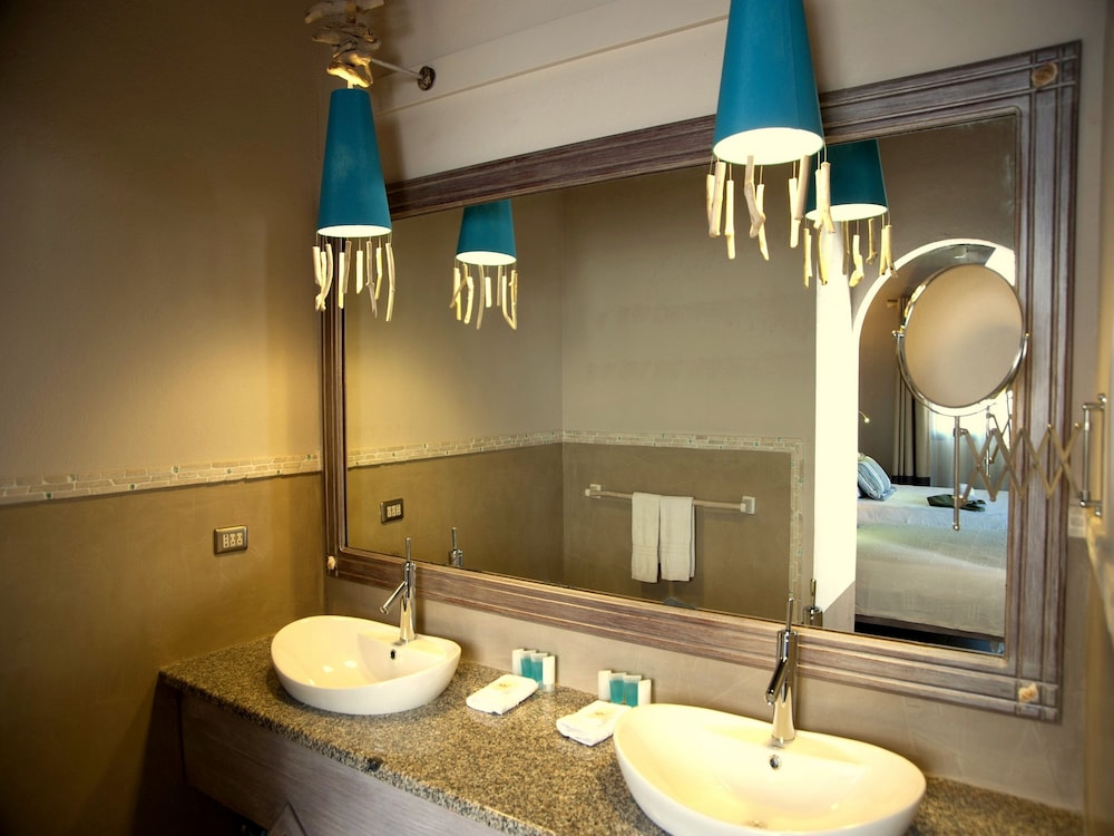 Cala Luna Boutique Hotel and Villas 23/86