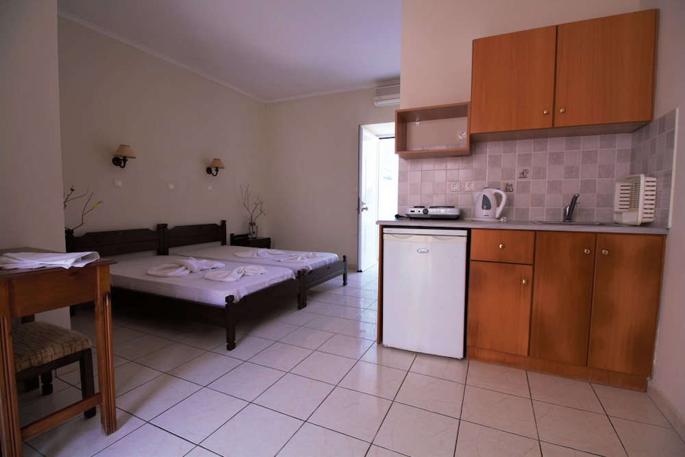 Ampavris Family Apartments 12/38