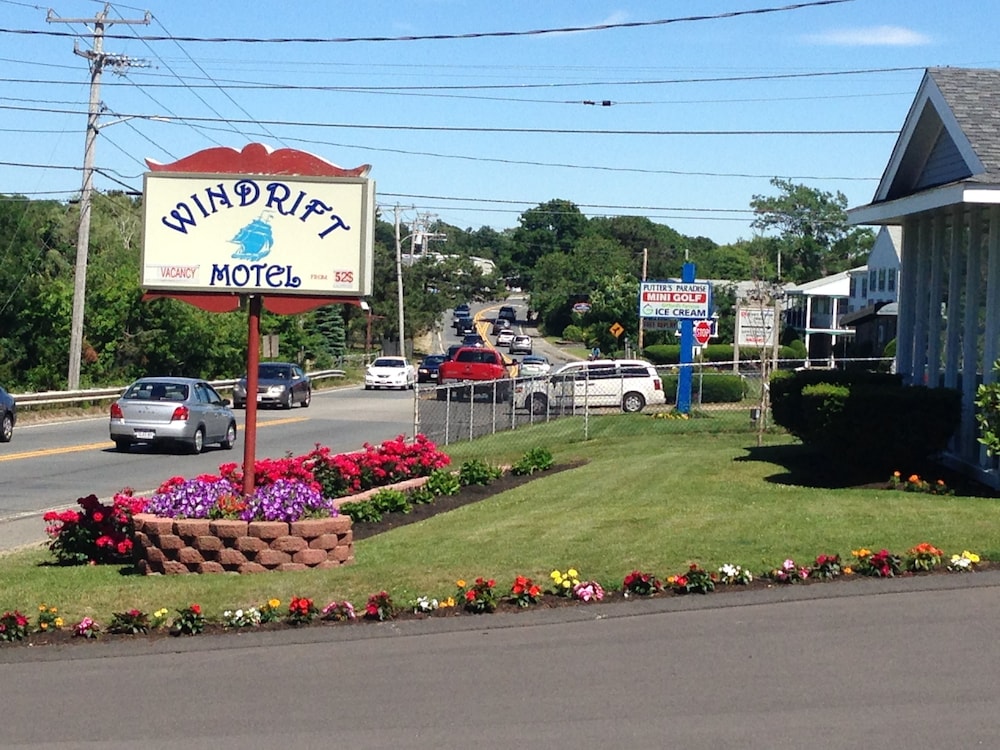 Windrift Motel 49/58