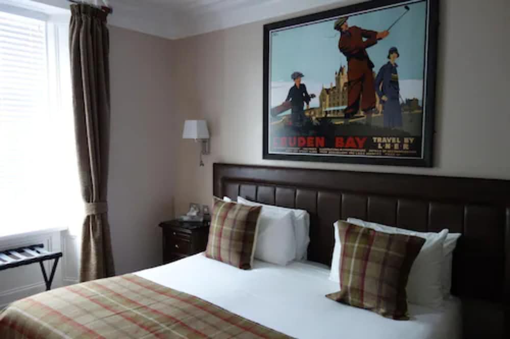 Kilmarnock Arms Hotel 13/30