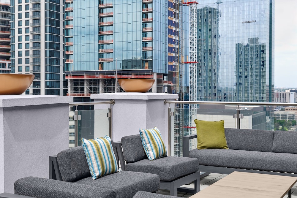 Fairfield by Marriott Inn & Suites Austin Downtown 25/50