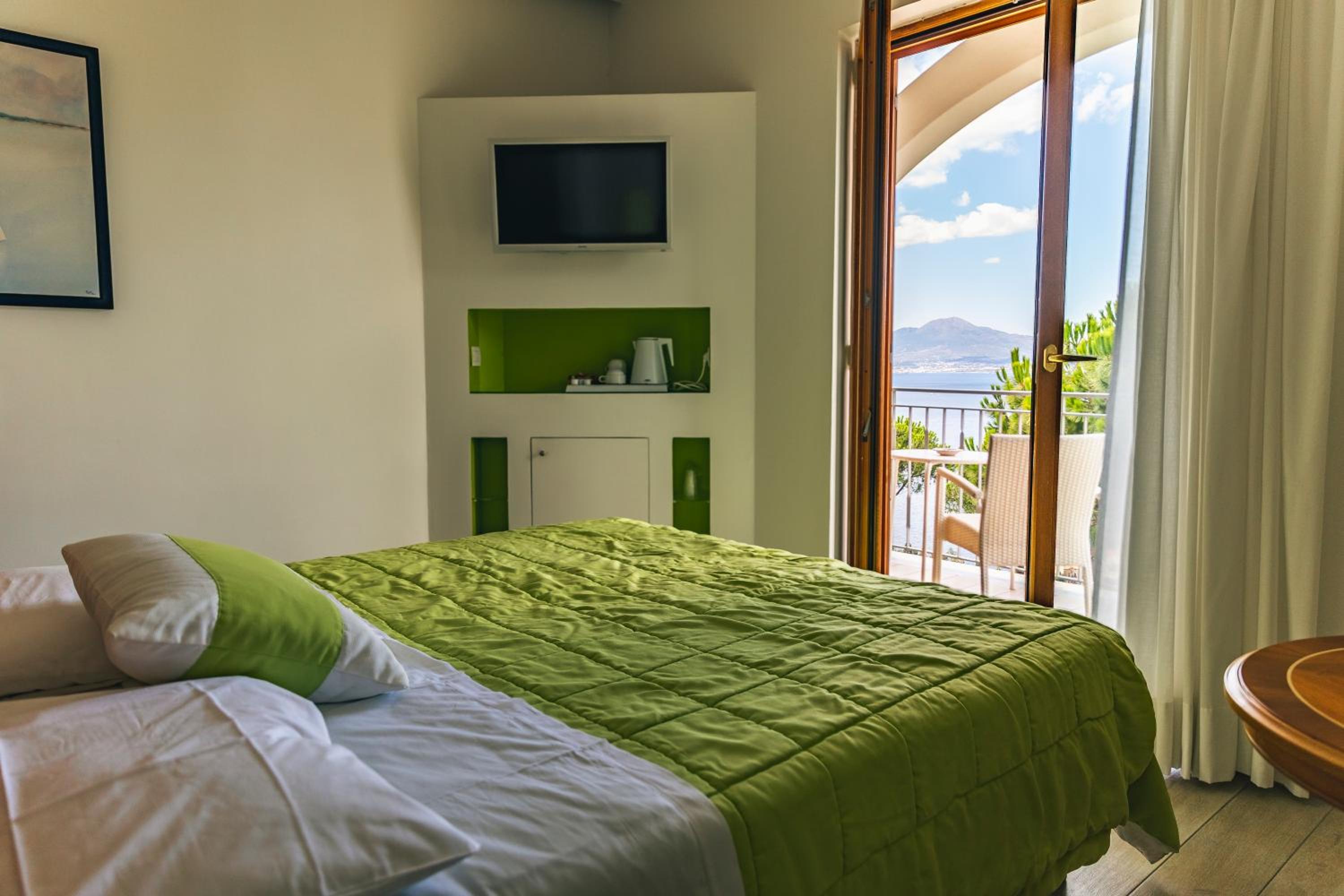 Superior, Double Bed, Outdoor Jetted Tub, Terrace
