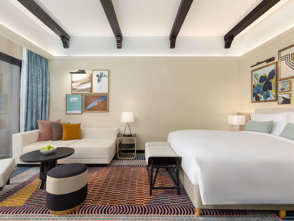 LUXURY KING ROOM WITH GARDEN VIEW