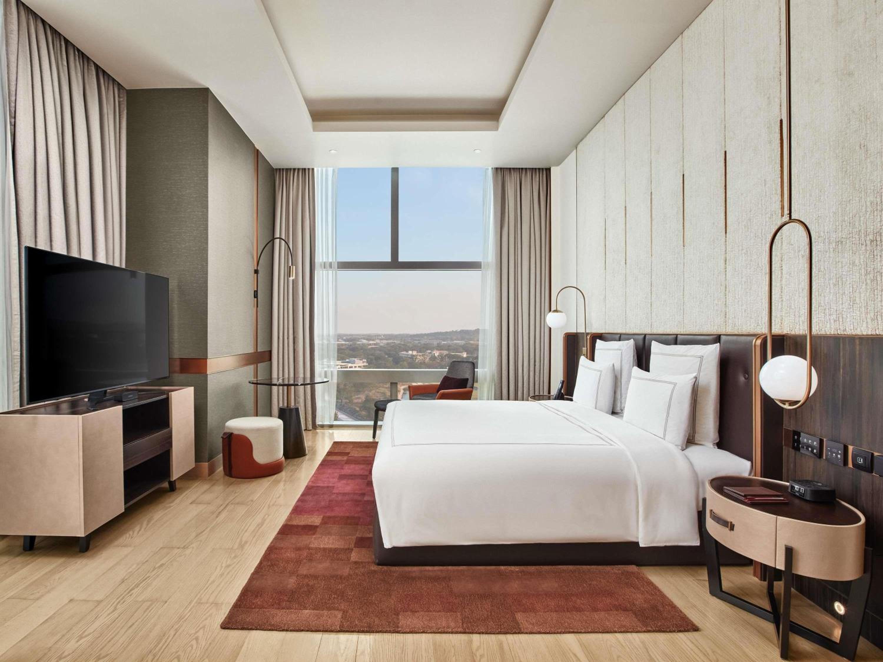 Swiss, Prestige, Suite, King Bed, Club Lounge Access