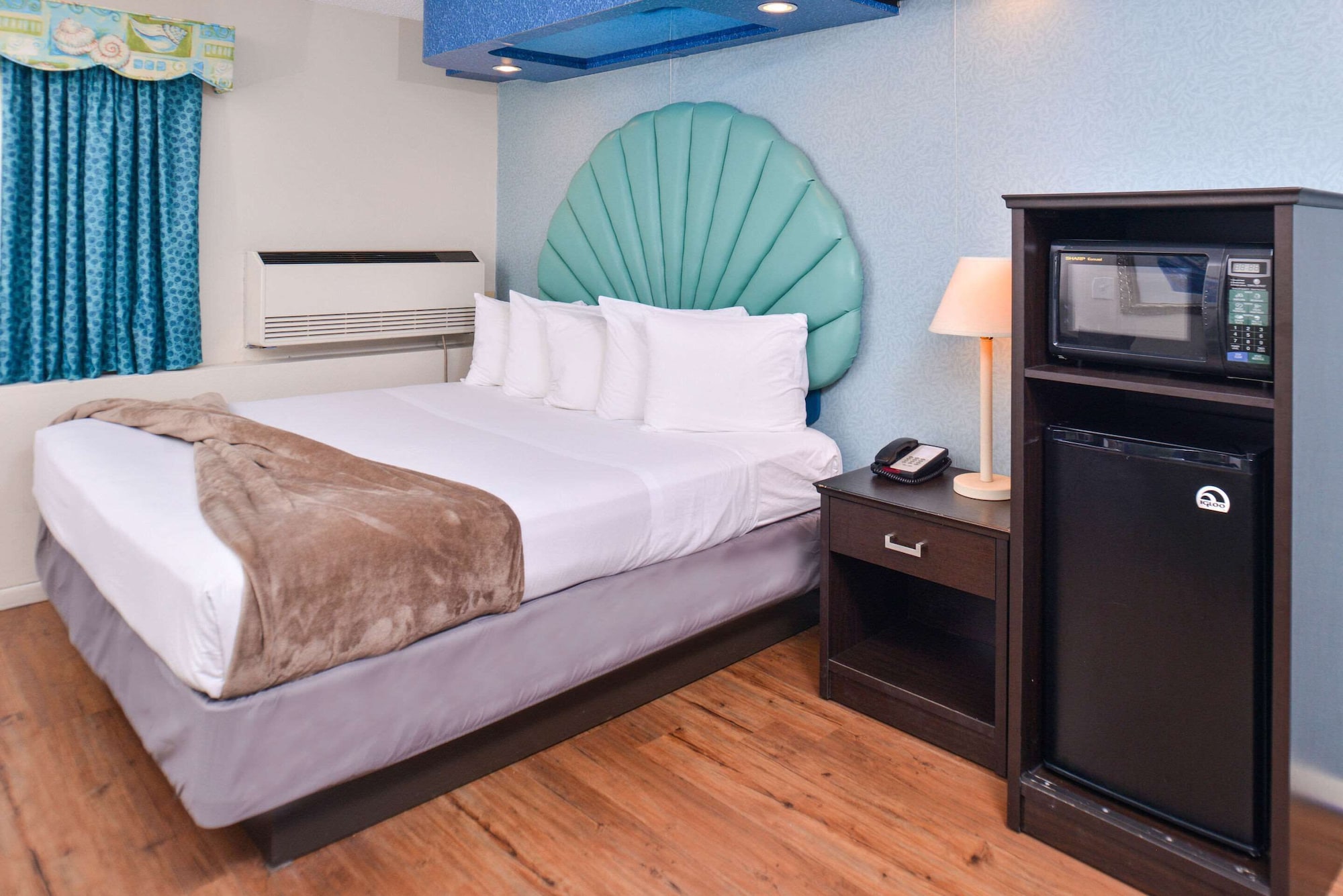 غرفة قياسية بسرير كينج مع أريكة بحوض جاكوزي، Atlantis Family Waterpark Hotel, an Ascend Collection Hotel 3/10