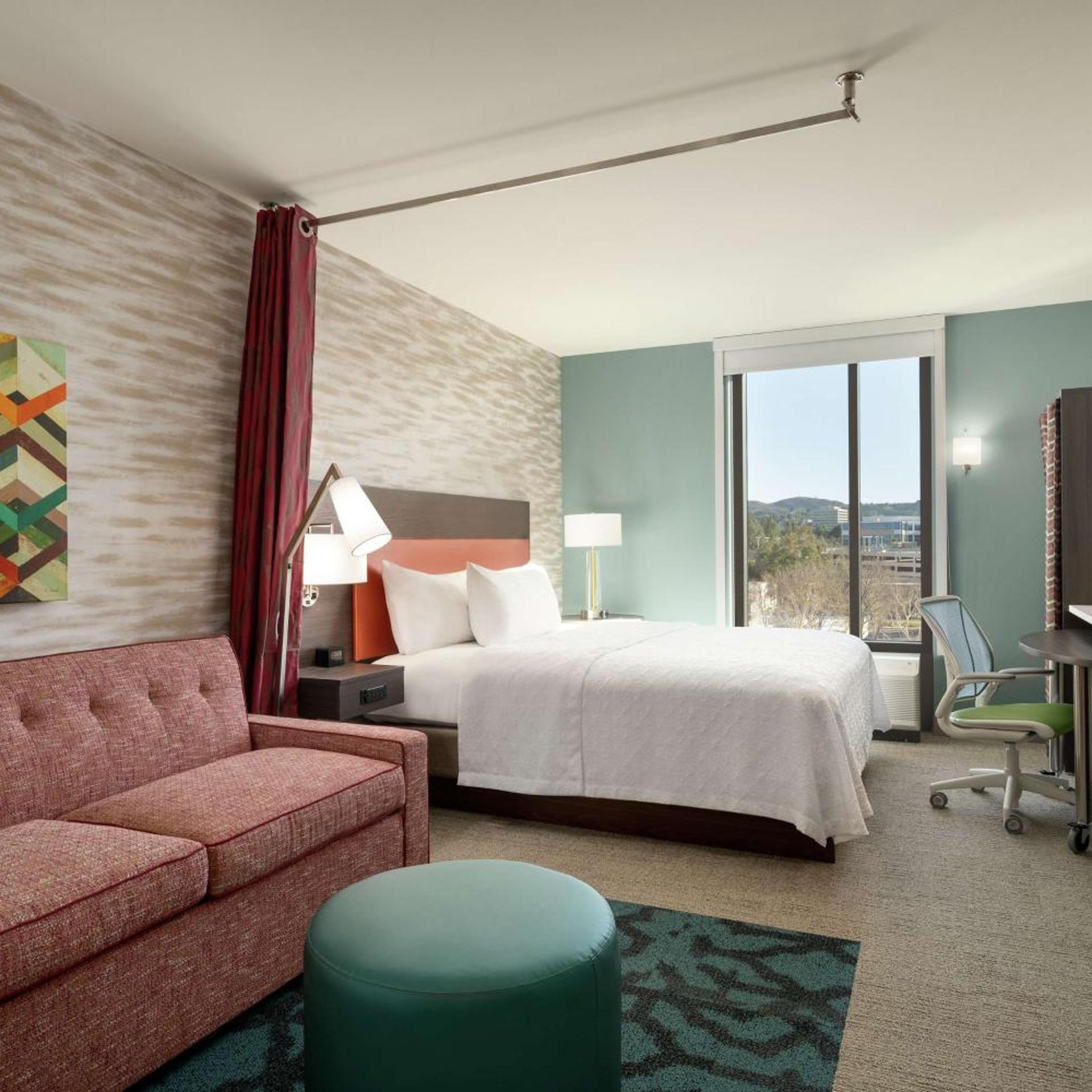 STUDIO, SUITE, KING BED