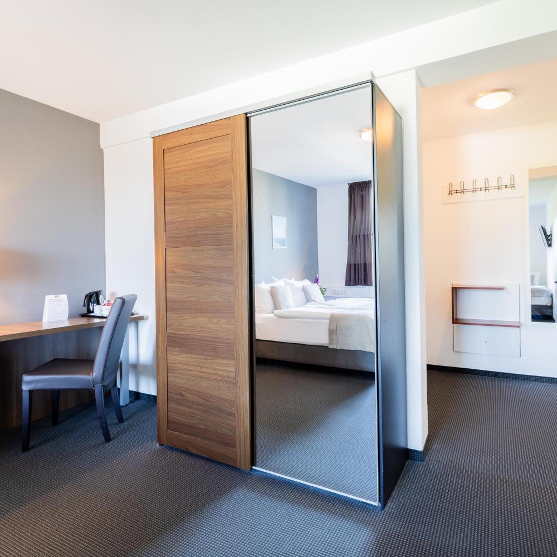 غرفة قياسية ثلاثية، Hotel Aviva Neue Messe 6/7