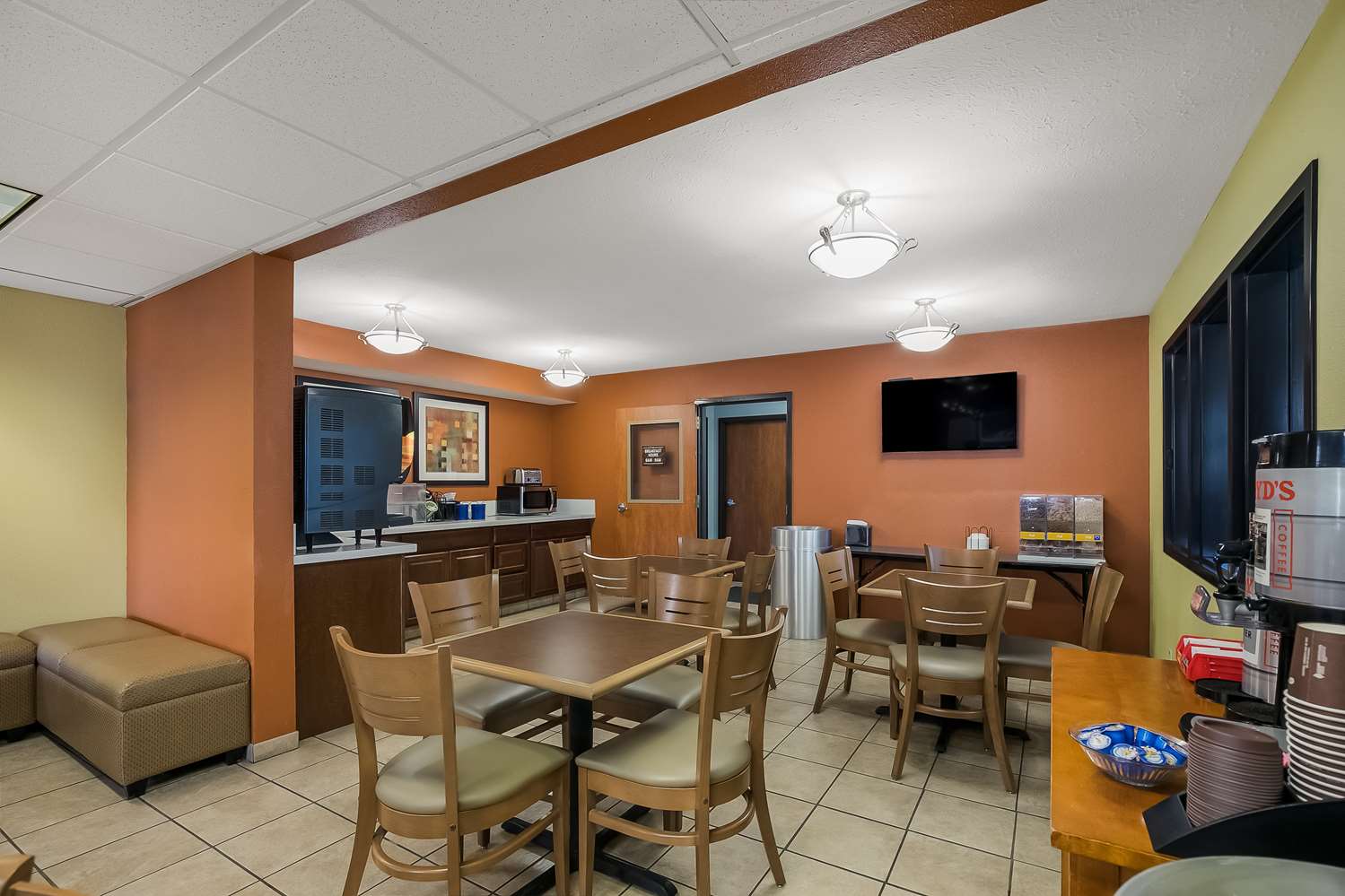 Americas Best Value Sandman Inn 29/37