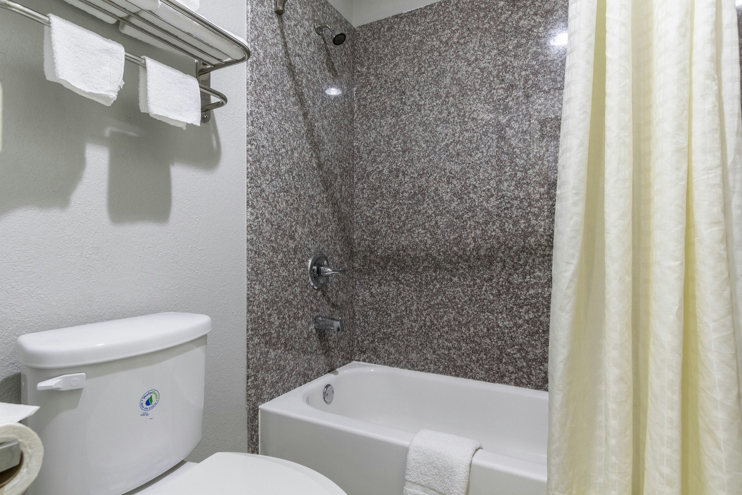 Scottish Inn and Suites Tomball TX 20/24