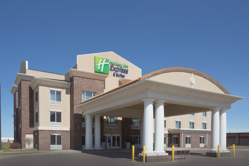 Holiday Inn Express and Suites Minot 6/50