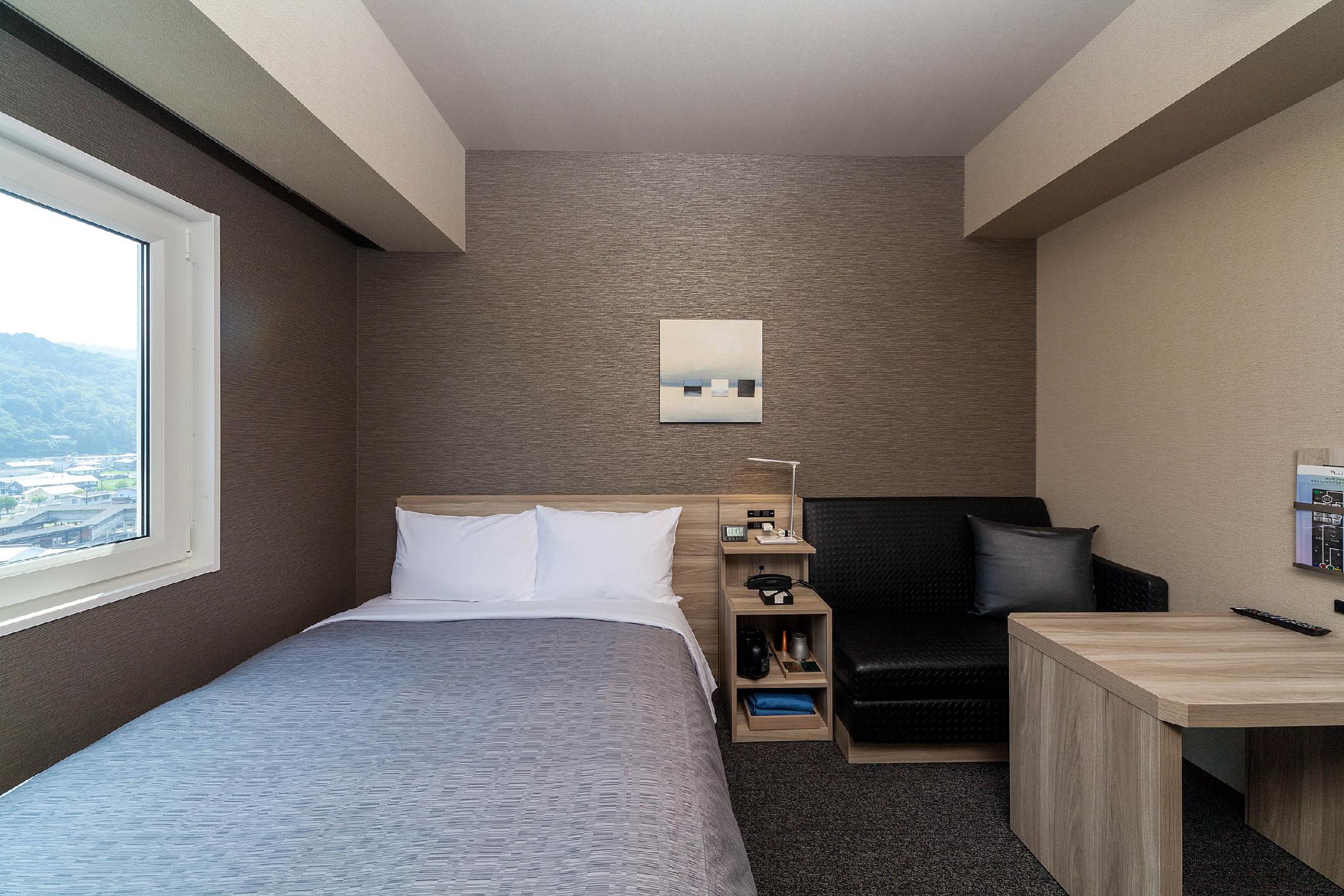 Semi Room, Semi Double Bed