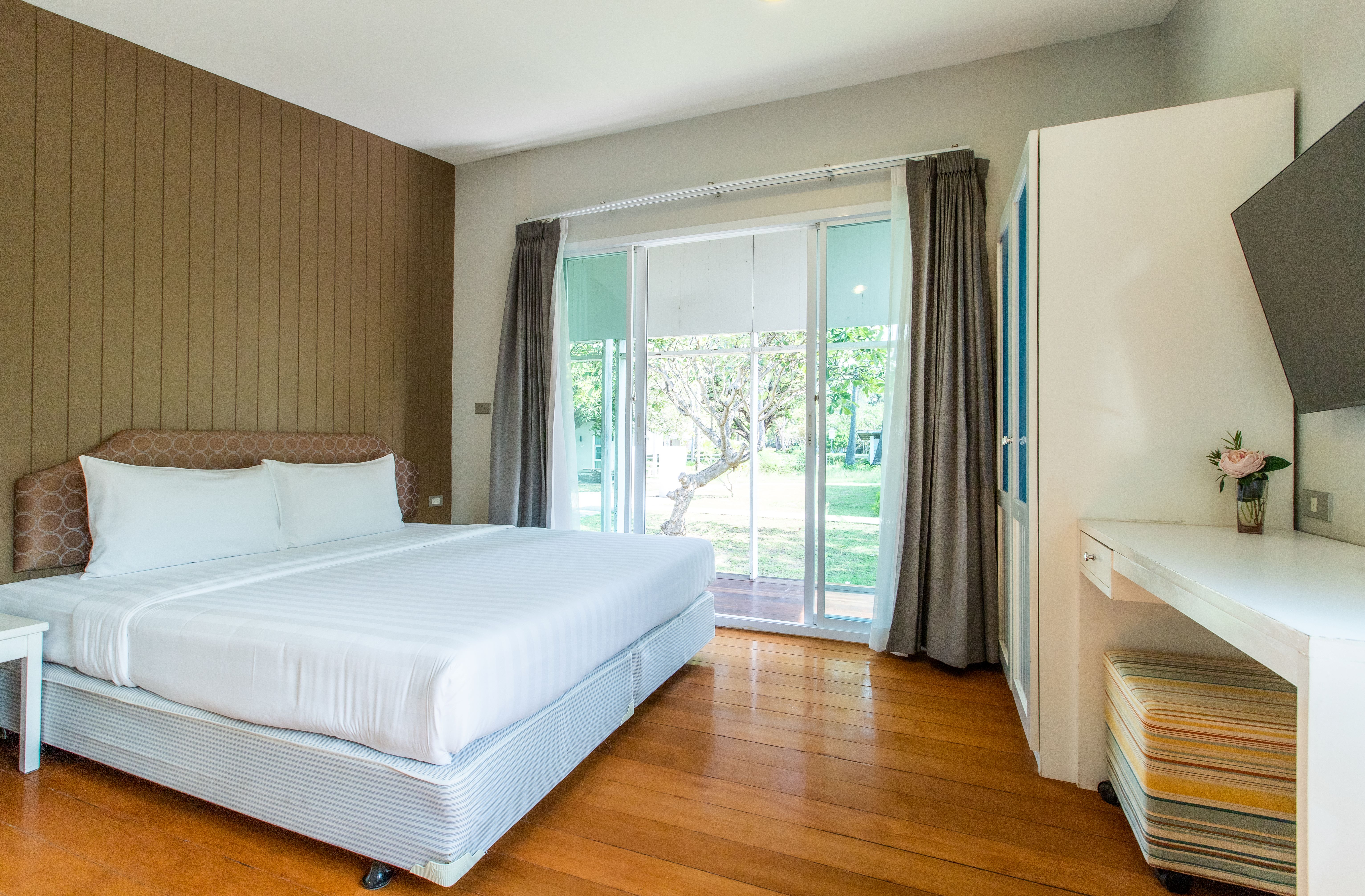 2 Bedrooms, Pool, Villa