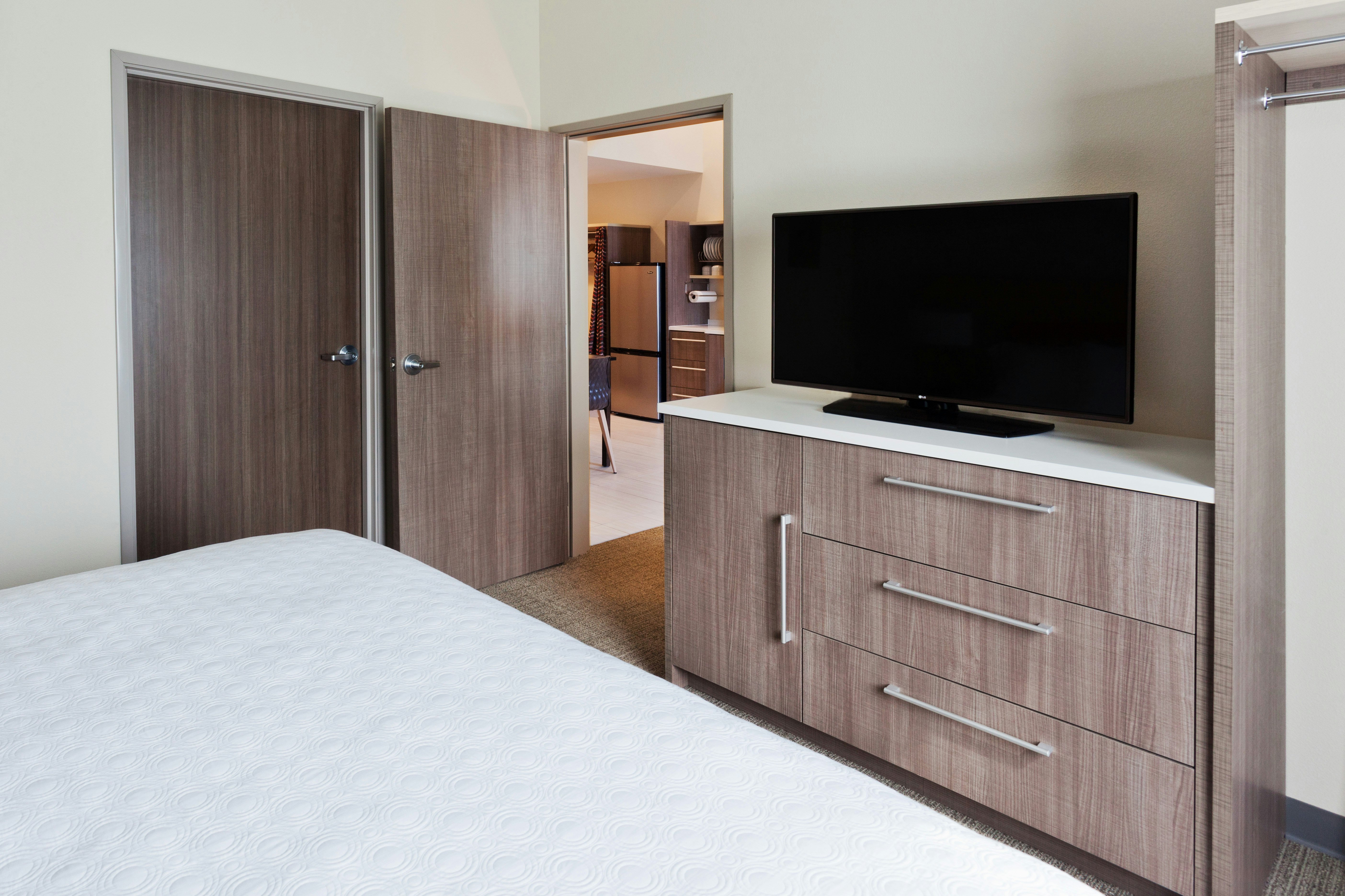 1 BEDROOM, SUITE, KING BED