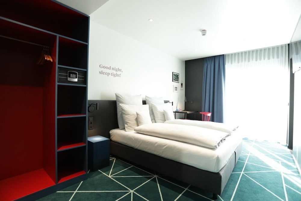 Sander Hotel 8/23
