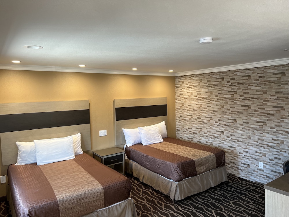Walnut Inn & Suites 12/44