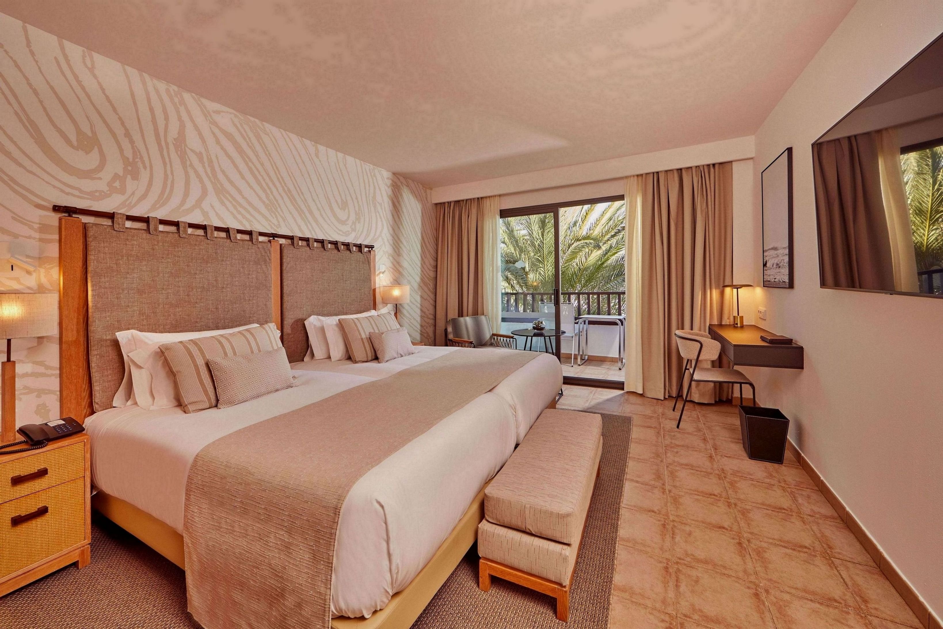 Deluxe, Ocean Front