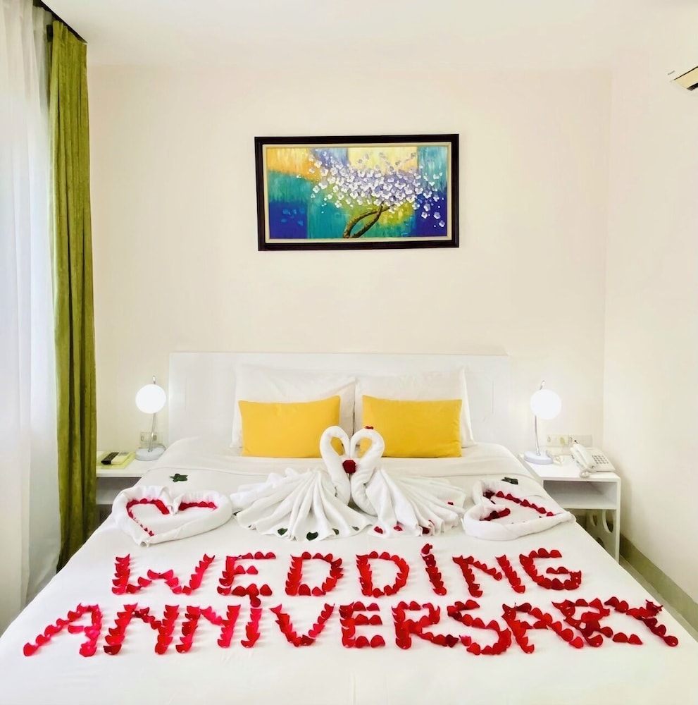 DELUXE, DOUBLE BED