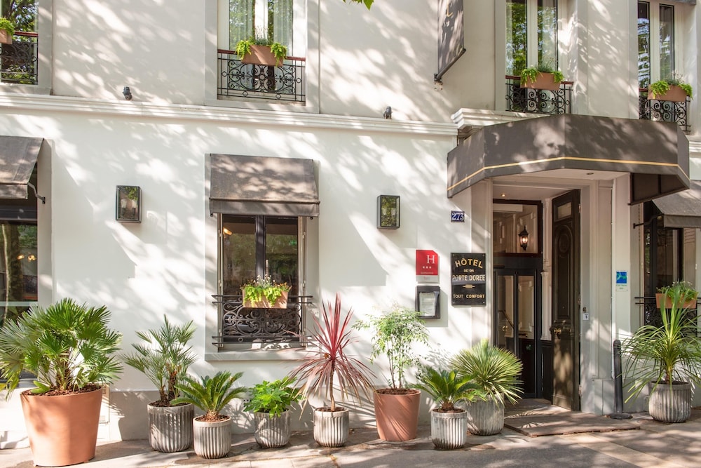 Hotel De La Porte Doree in PARIS