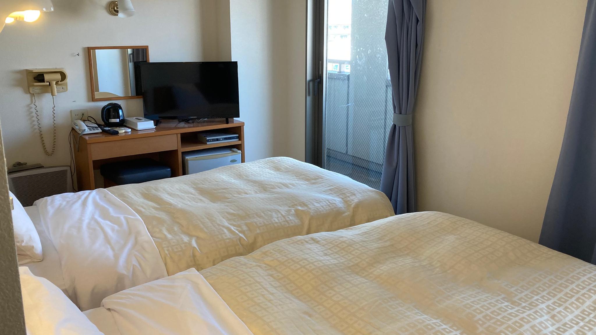 Casual, Standard, Twin Beds, City View, Smoking