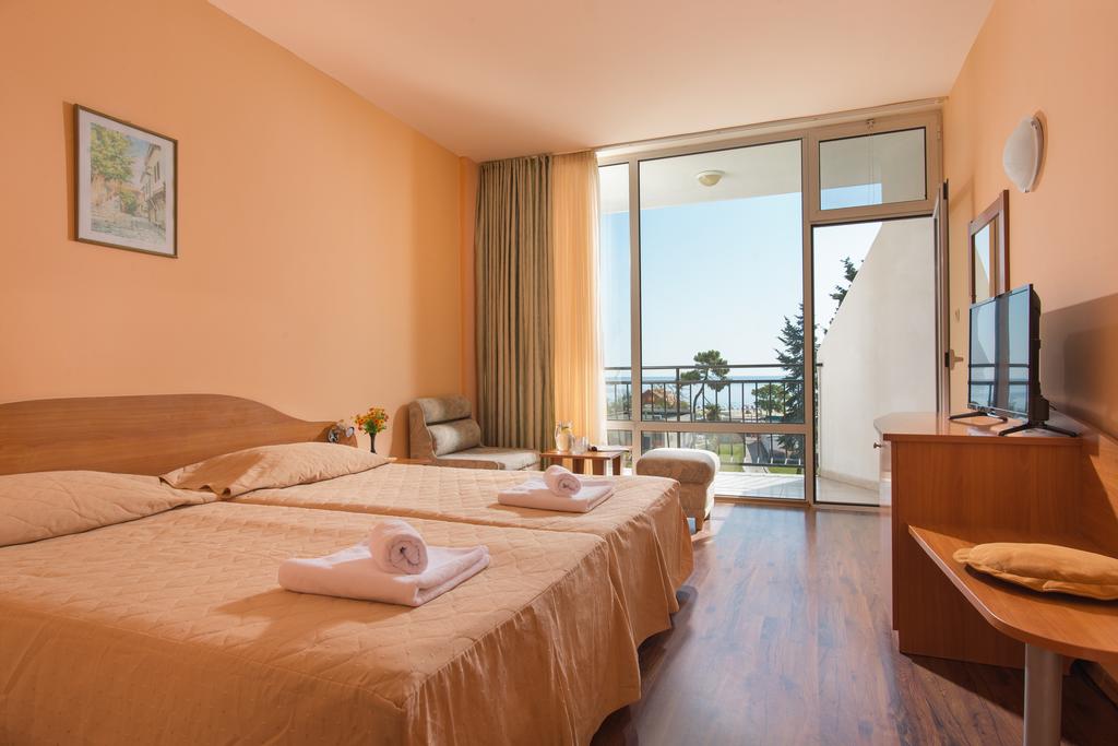 Flamingo Beach Hotel 23/63