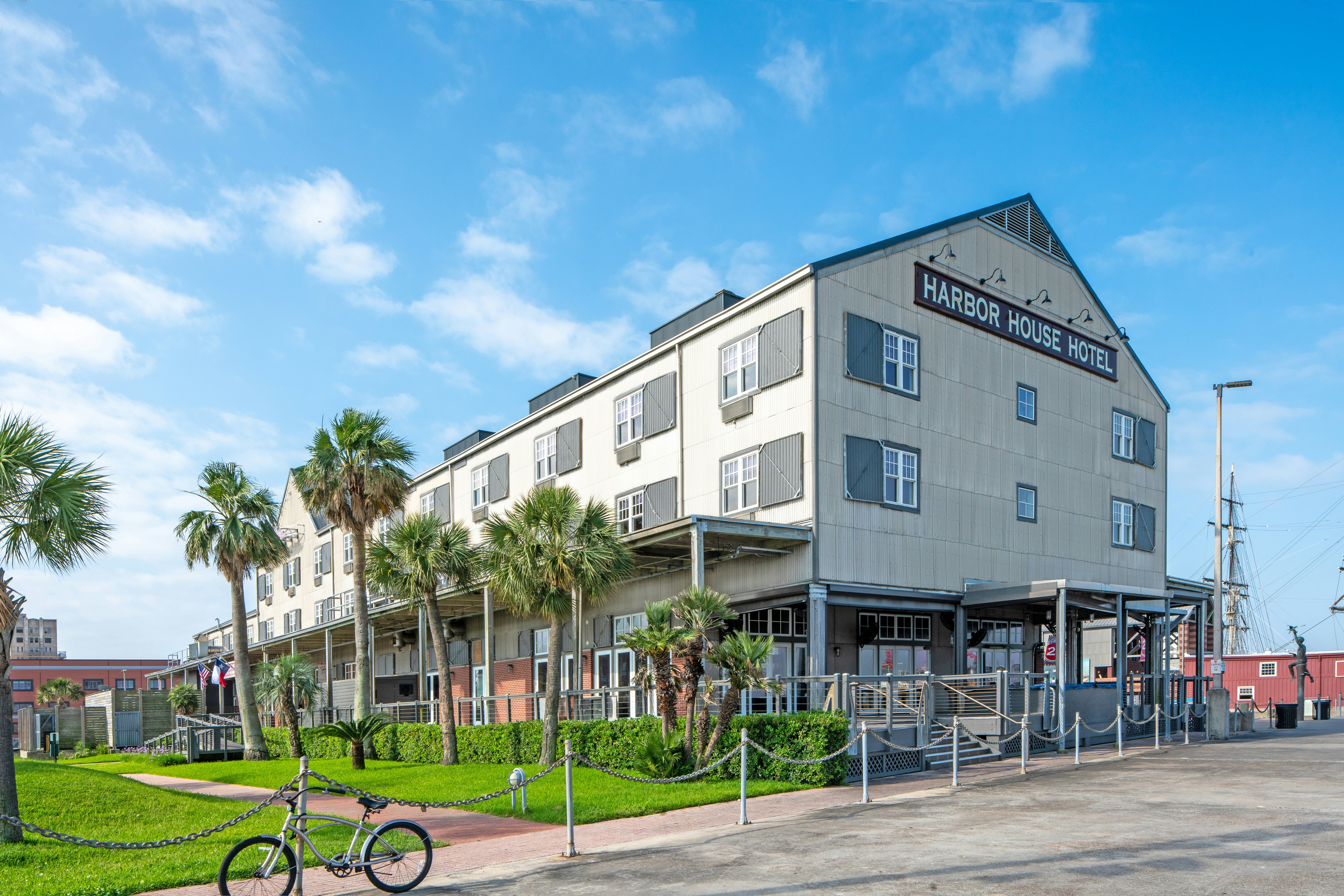 Harbor House Hotel and Marina at Pier 21 9/11