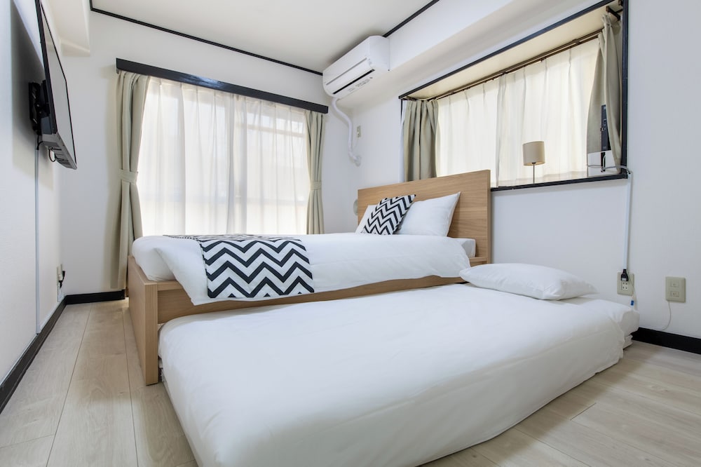 DELUXE, KITCHENETTE