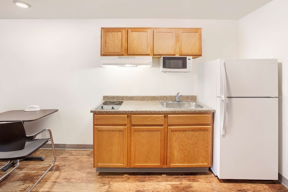 Extended Stay America Select Suites Phoenix North 31/52