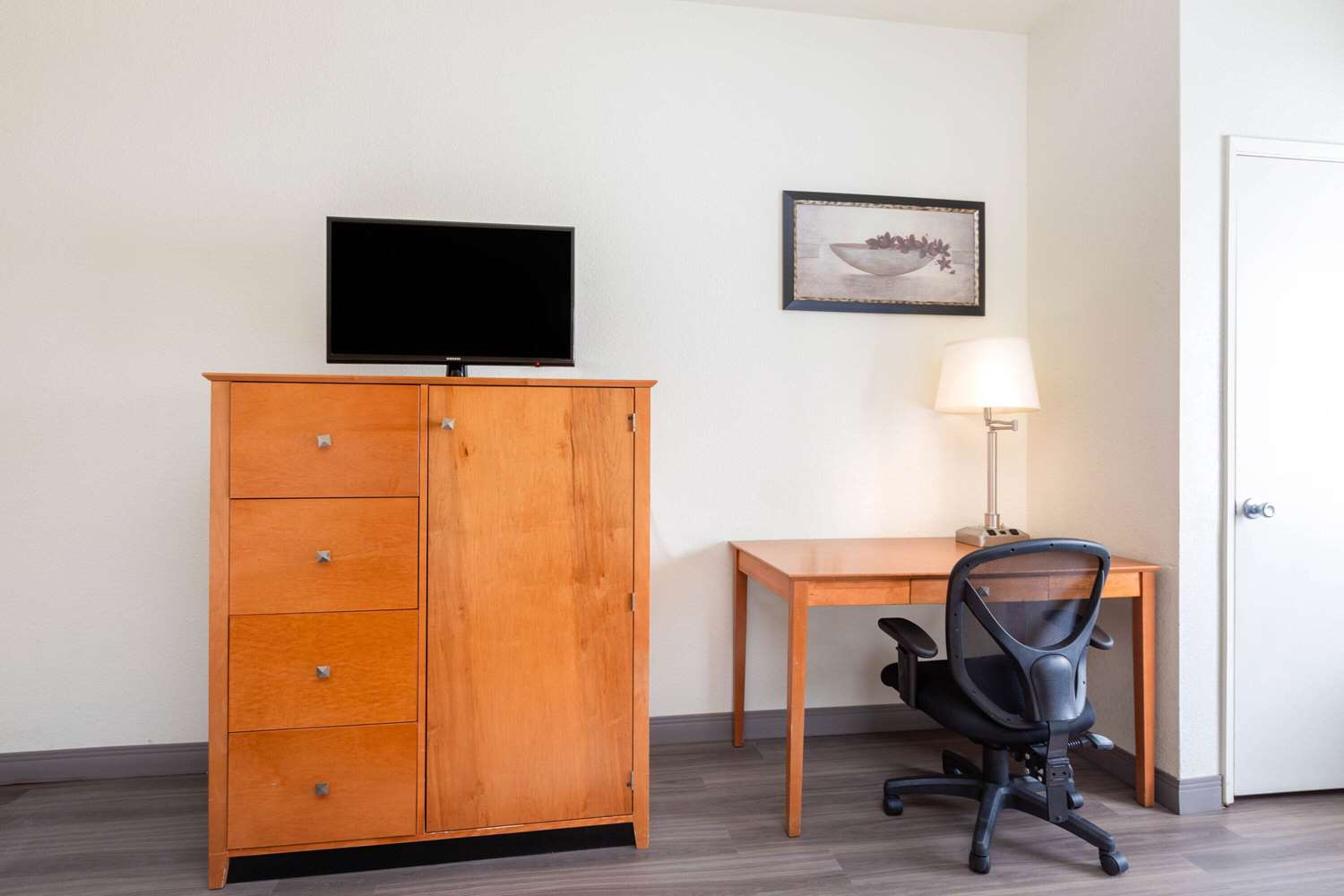 La Quinta Inn & Suites by Wyndham Tulare 32/40