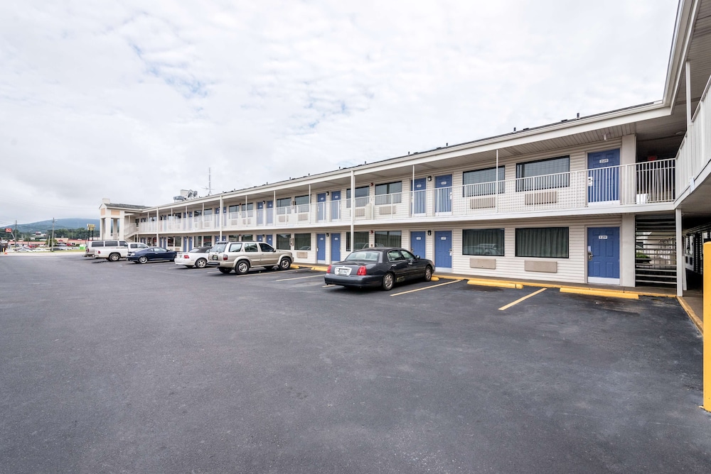 Motel6 Anniston, AL 33/39