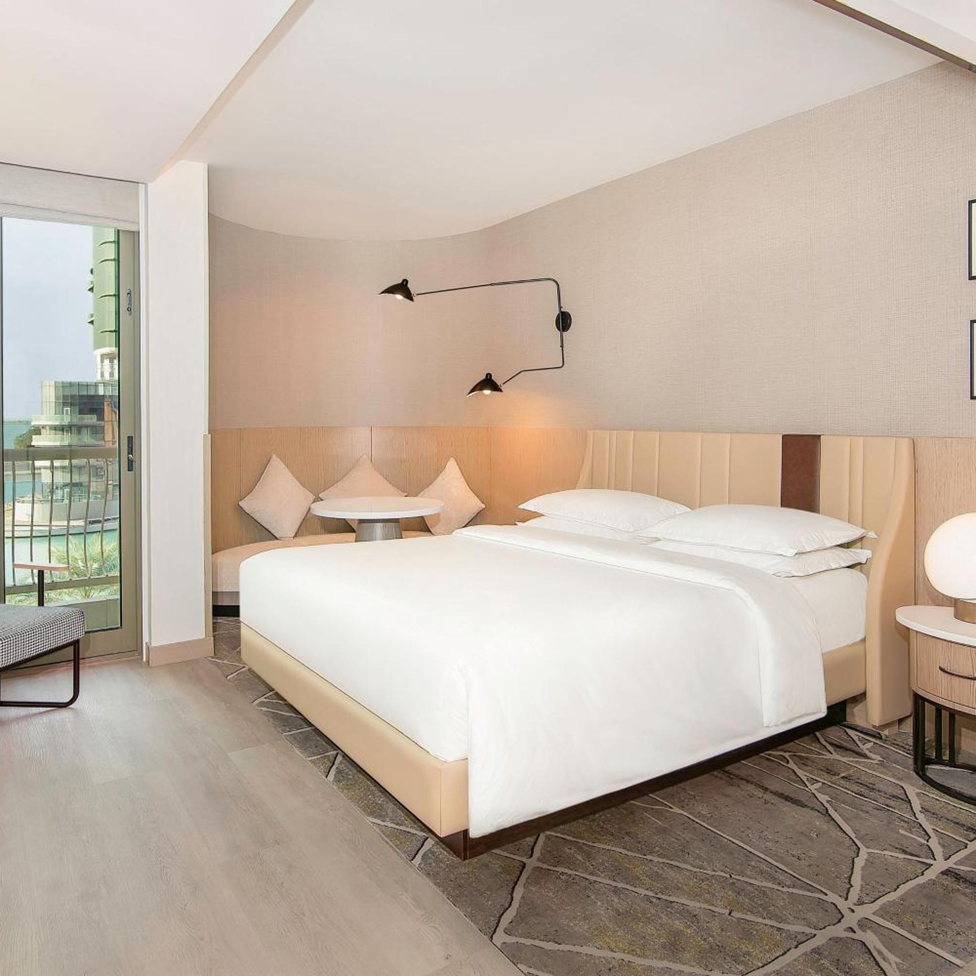Club, King Bed, Resort View, Club Lounge Access