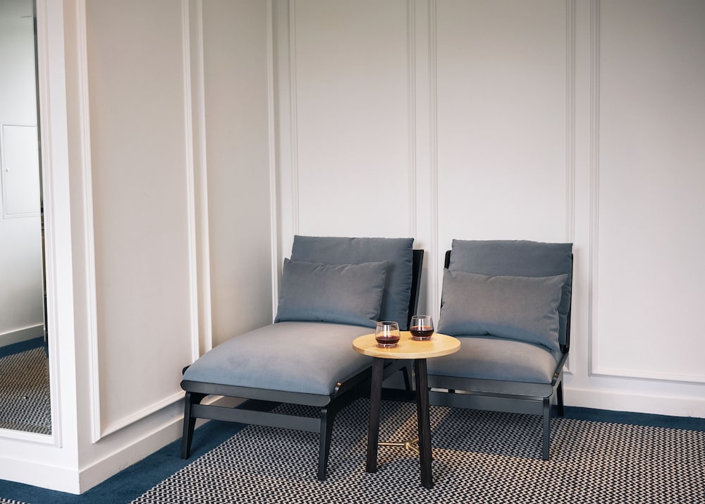 Page8, Page Hotels 40/63