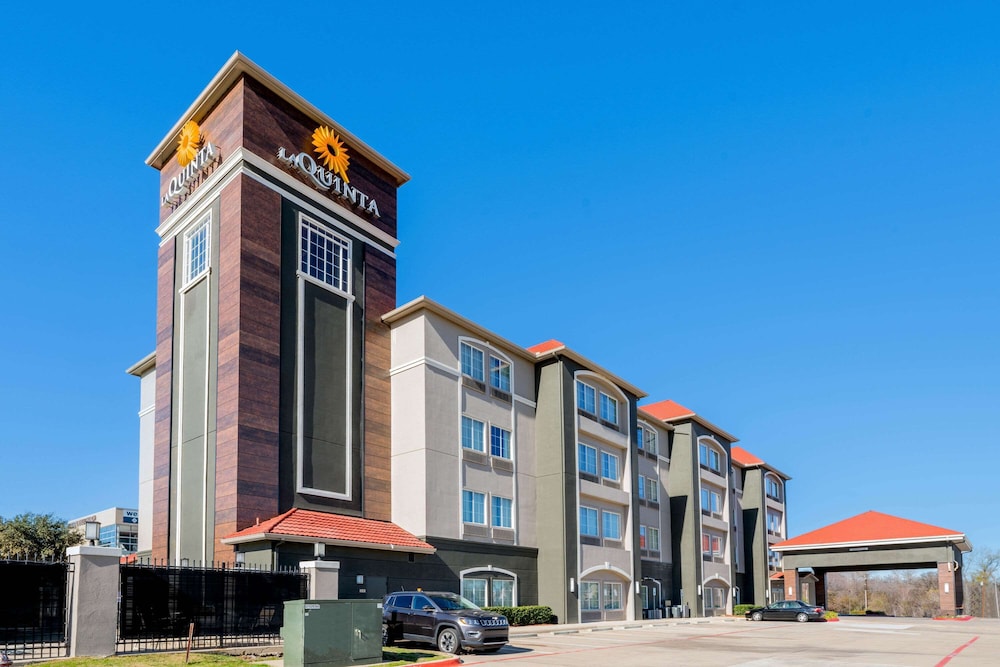 La Quinta Inn & Suites by Wyndham Fort Worth Arlington West 1/41