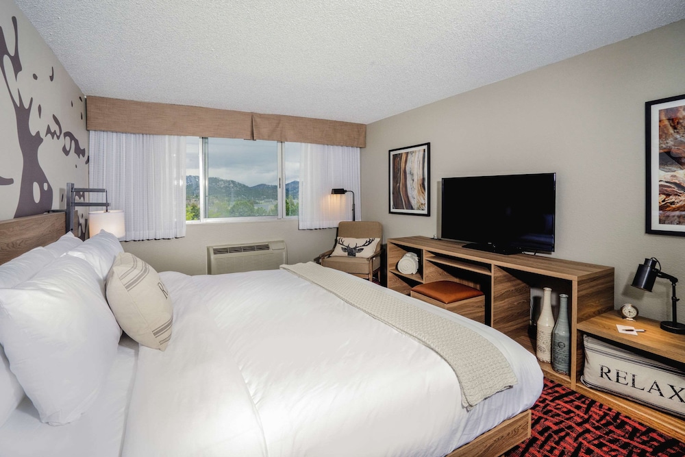 Holiday Inn Estes Park 24/84