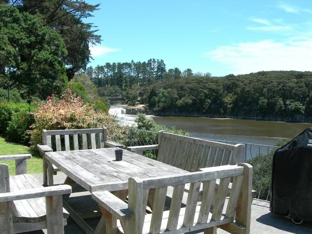 Falls Motel & Waterfront Campground 52/66