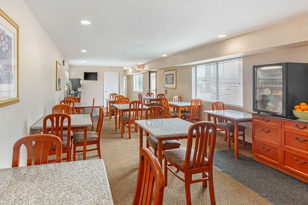 Quality Inn & Suites Oceanside Near Camp Pendleton 35/50