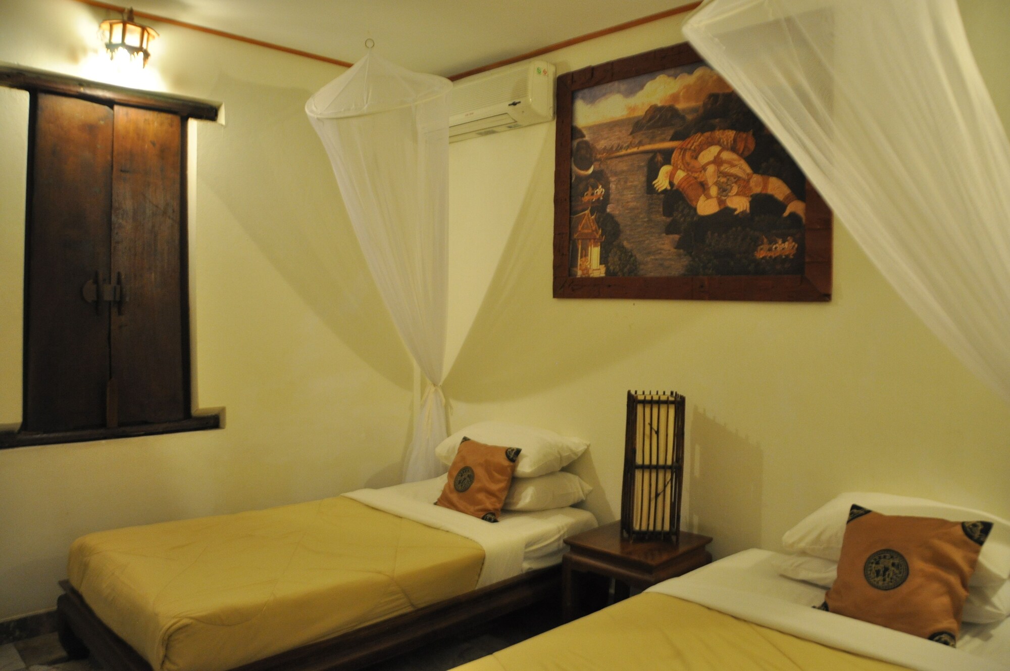 SUPERIOR, TWIN BEDS