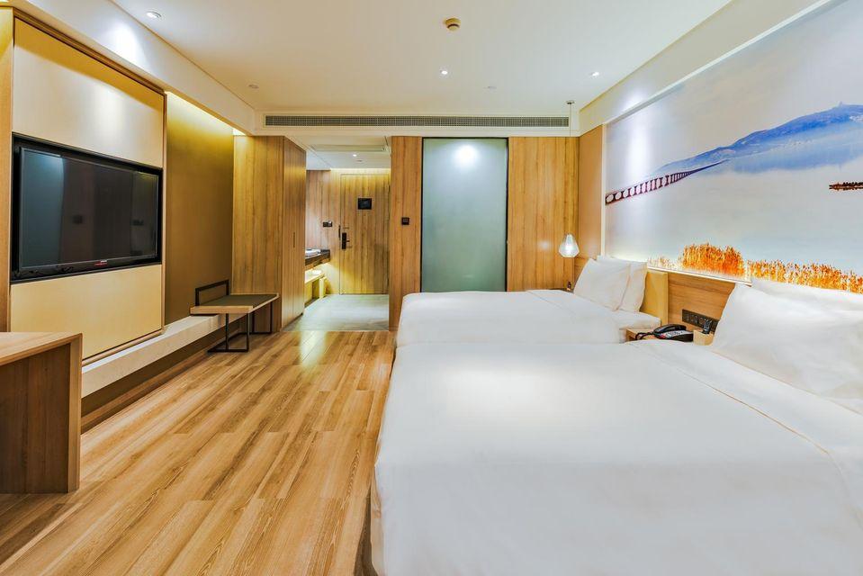 Elegant, Twin Beds