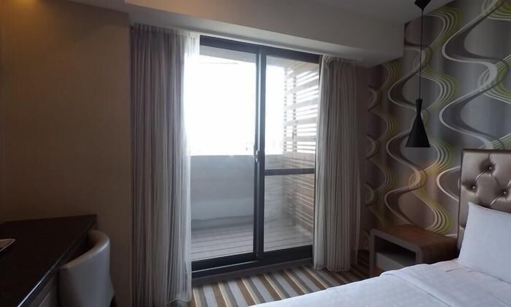 Zaw Jung Business Hotel 38/42