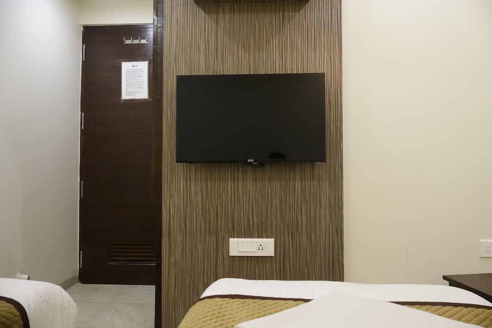 OYO Rooms Thaltej SG Highway 29/51