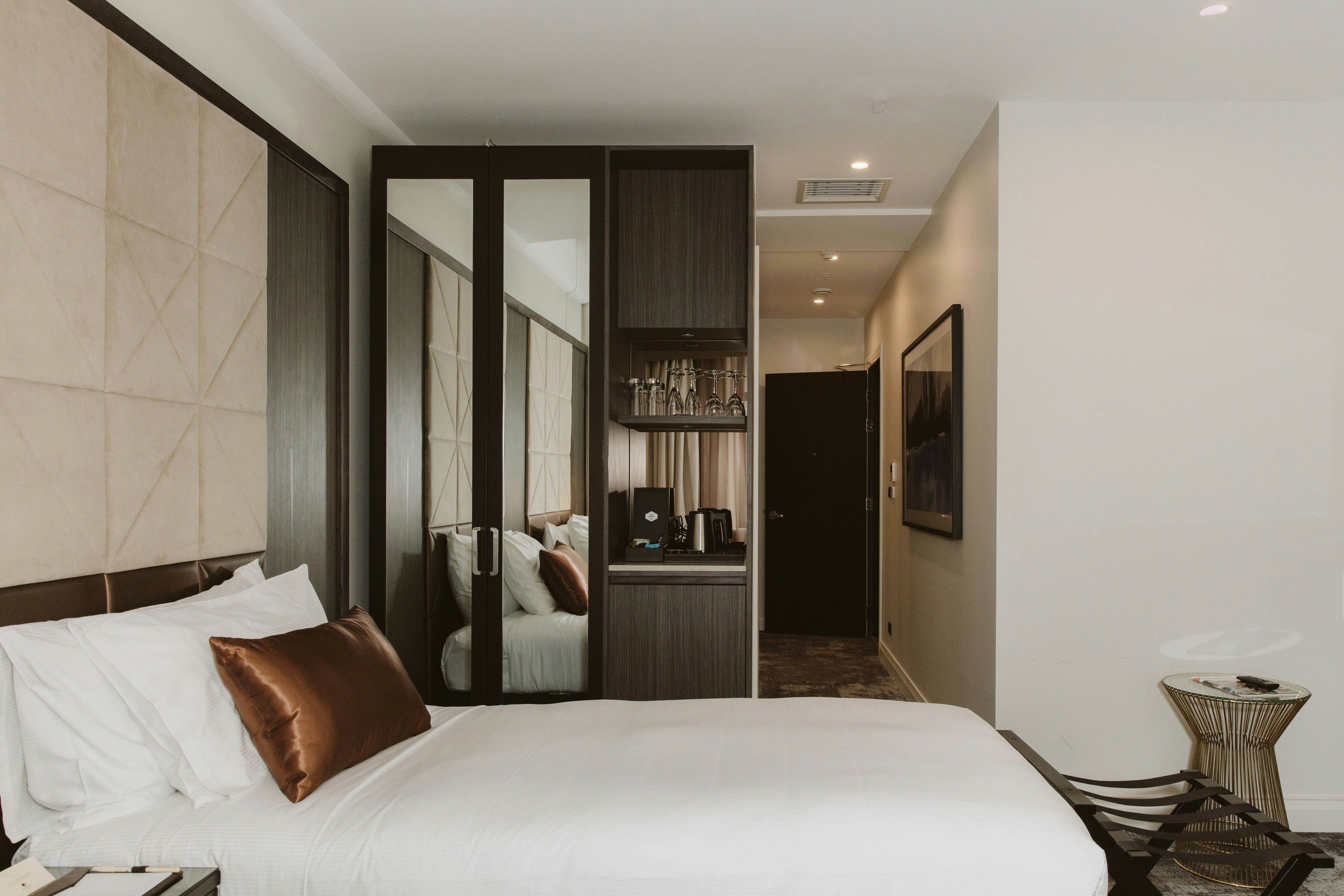 GUEST ROOM, TWIN BEDS