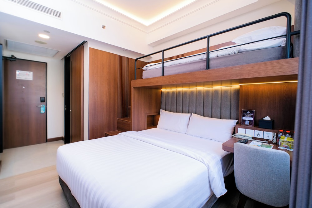 Deka Hotel Surabaya HR Muhammad 15/50