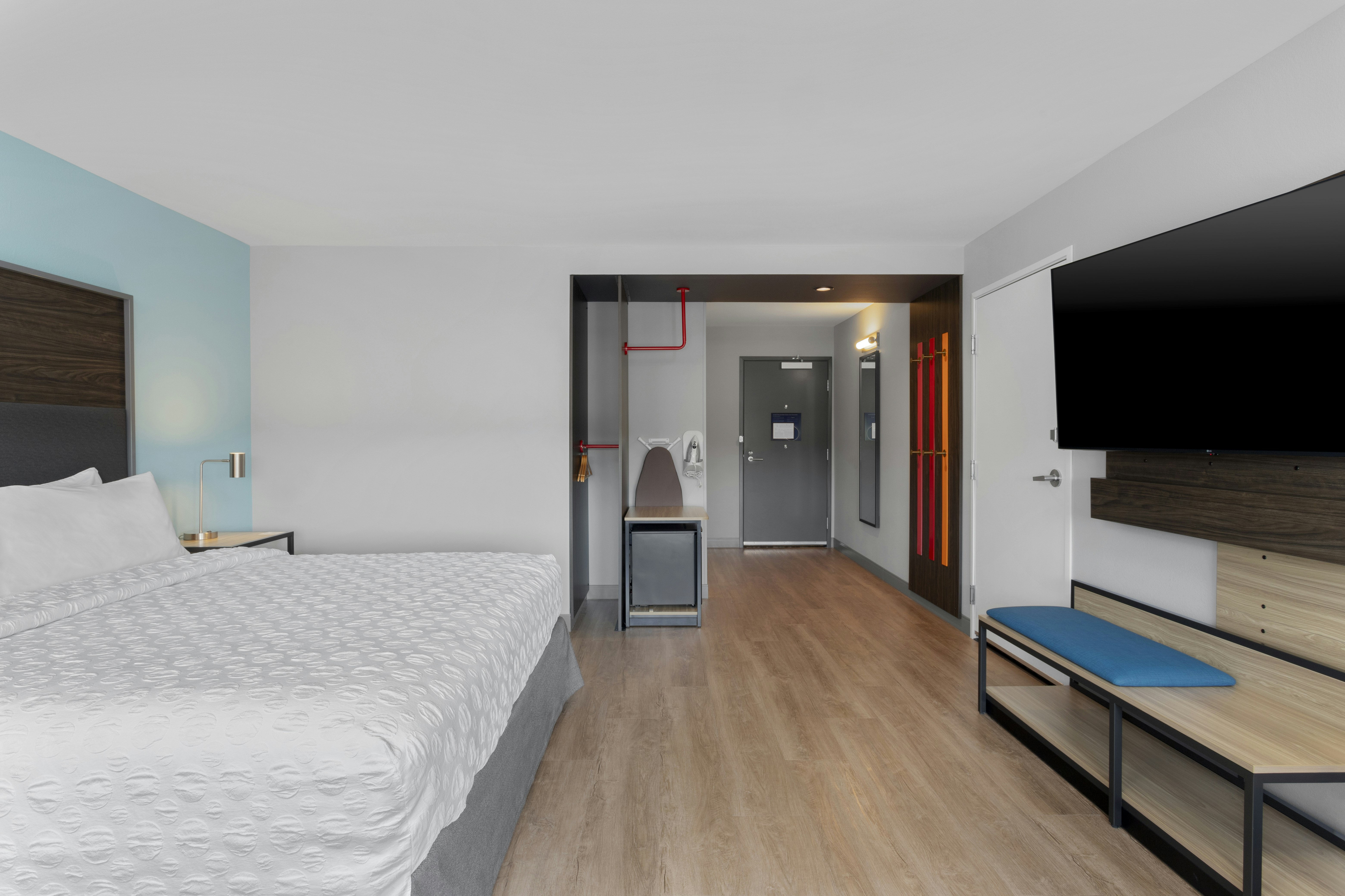ROOM, KING BED, ACCESSIBLE