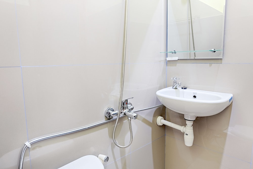 OYO 2595 Hotel Jinan Makassar 24/24