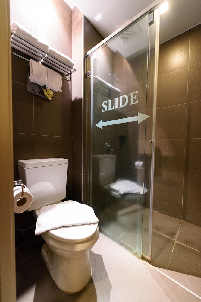 Siam Swana Hotel 39/40