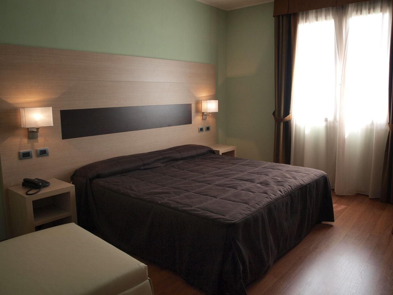 ROOM, SINGLE, DOUBLE BED