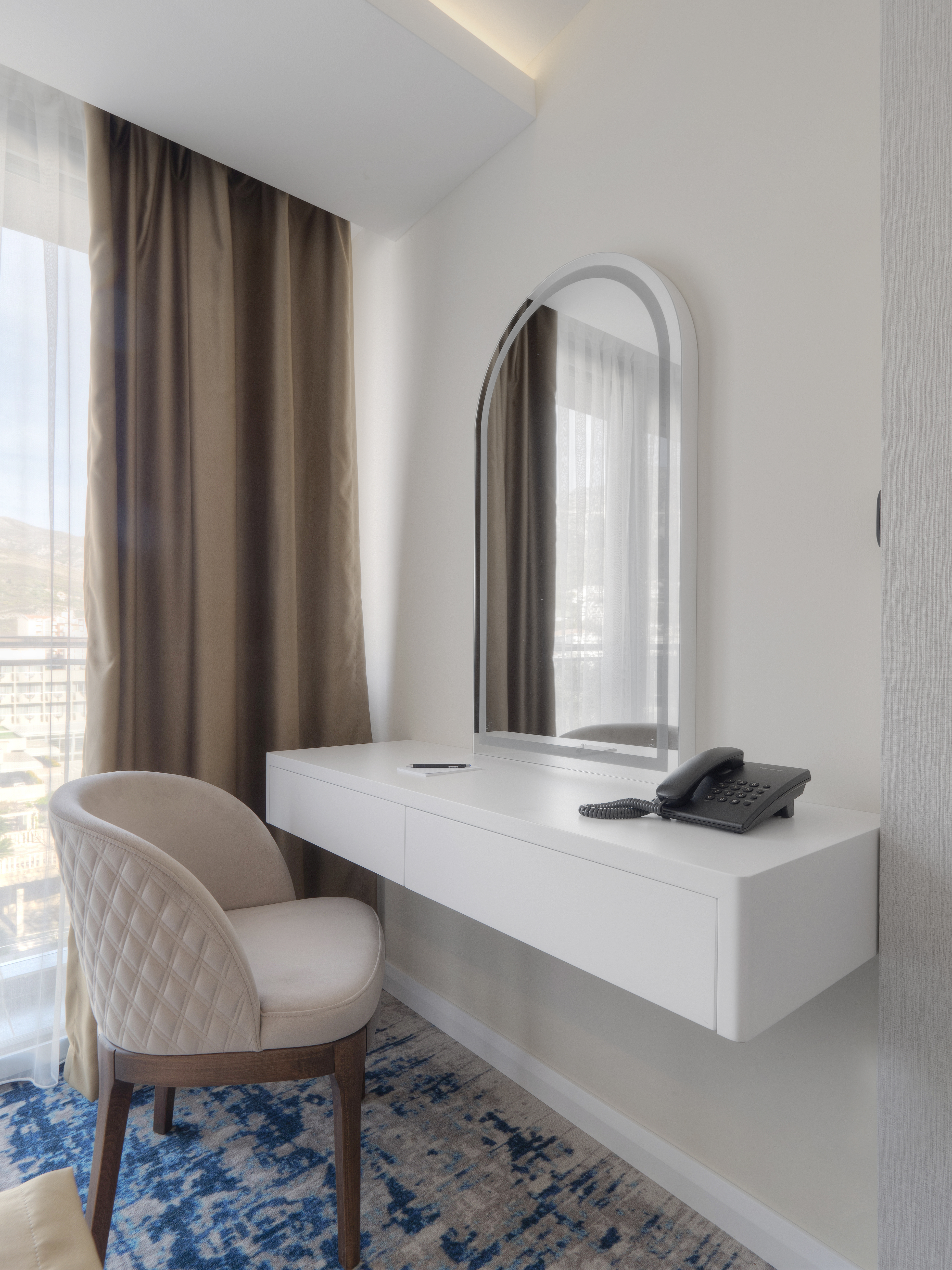 Tara Hotel 61/81