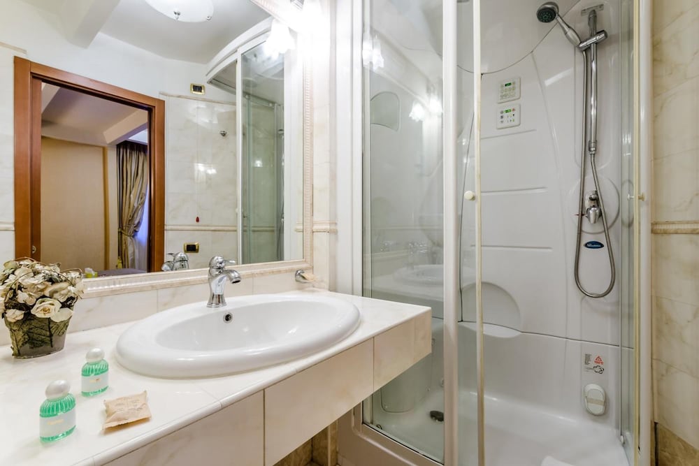 Luxury Rooms H 2000 Roma 17/53
